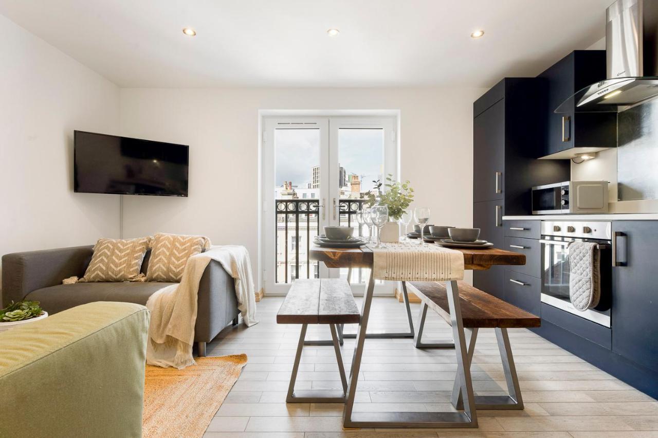Coastal Charm Townhouse: Renovated 3-Bedroom with Parking Bournemouth Exterior photo